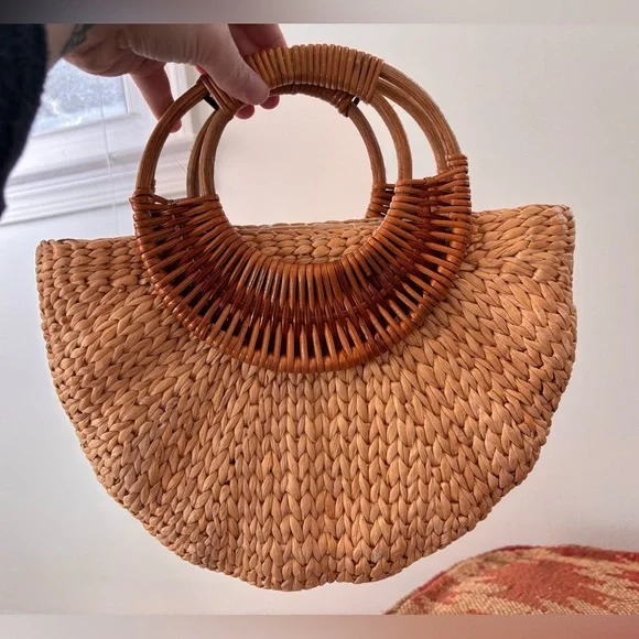 Cute Natural Bohemian Beachy Clutch - Picture 5 of 9